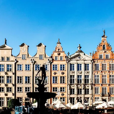 Luxury In Old Town - Free Parking Apartment