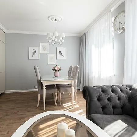 Luxury In Old Town - Free Parking Apartment *